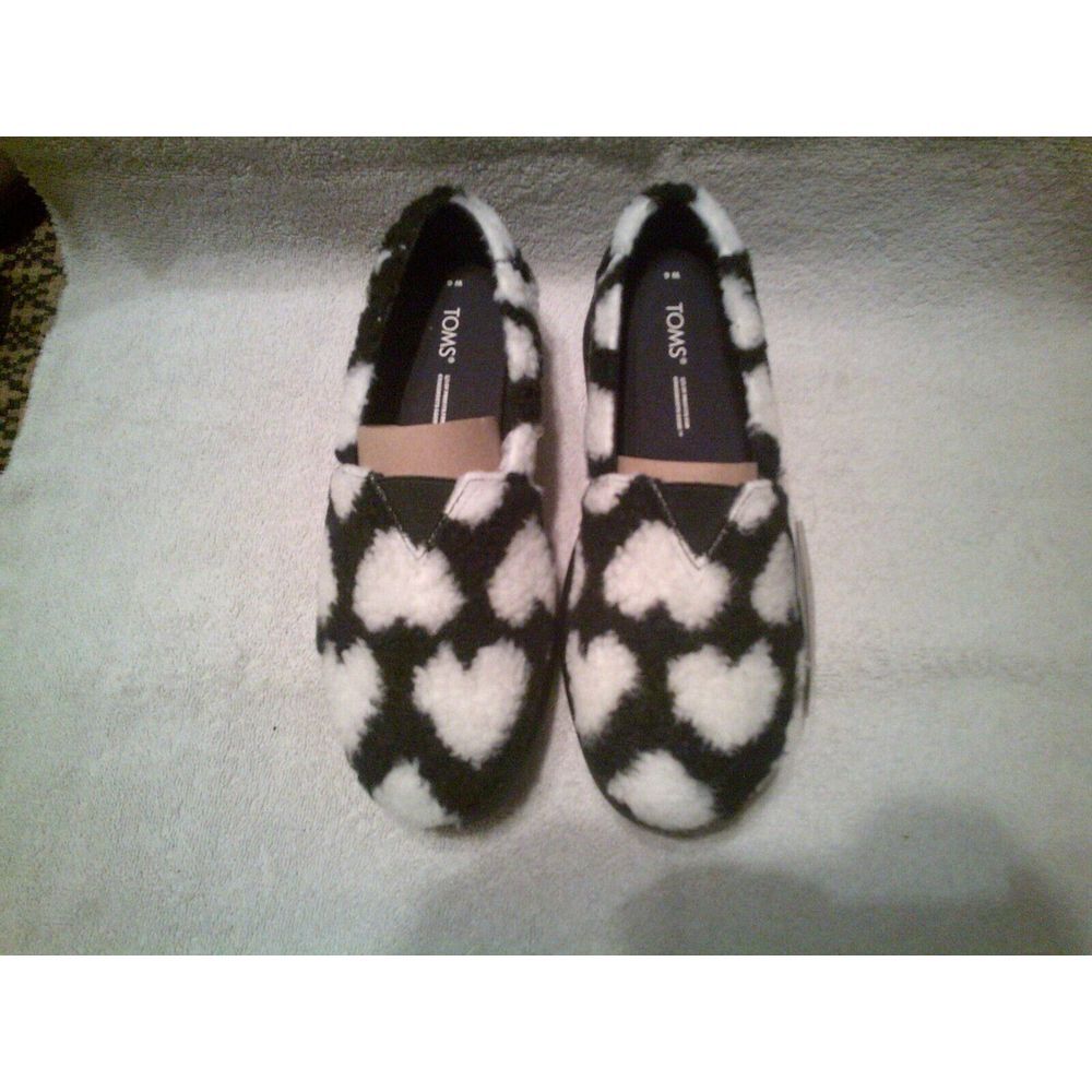 NEW TOMS Women's size Alpargata Mallow Slip-on Shoe Black Hearts Faux Shearling